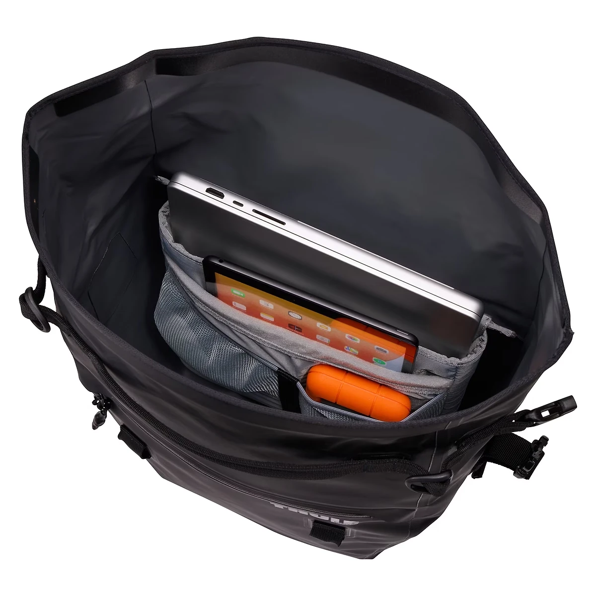 Thule Shield Pannier 22L - Black 3204916 8 Thule Shield Pannier 22L - Black 3204916 - Image 8